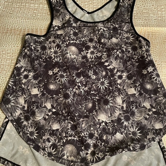 Lululemon Run: Split Singlet - Picture 9 of 12